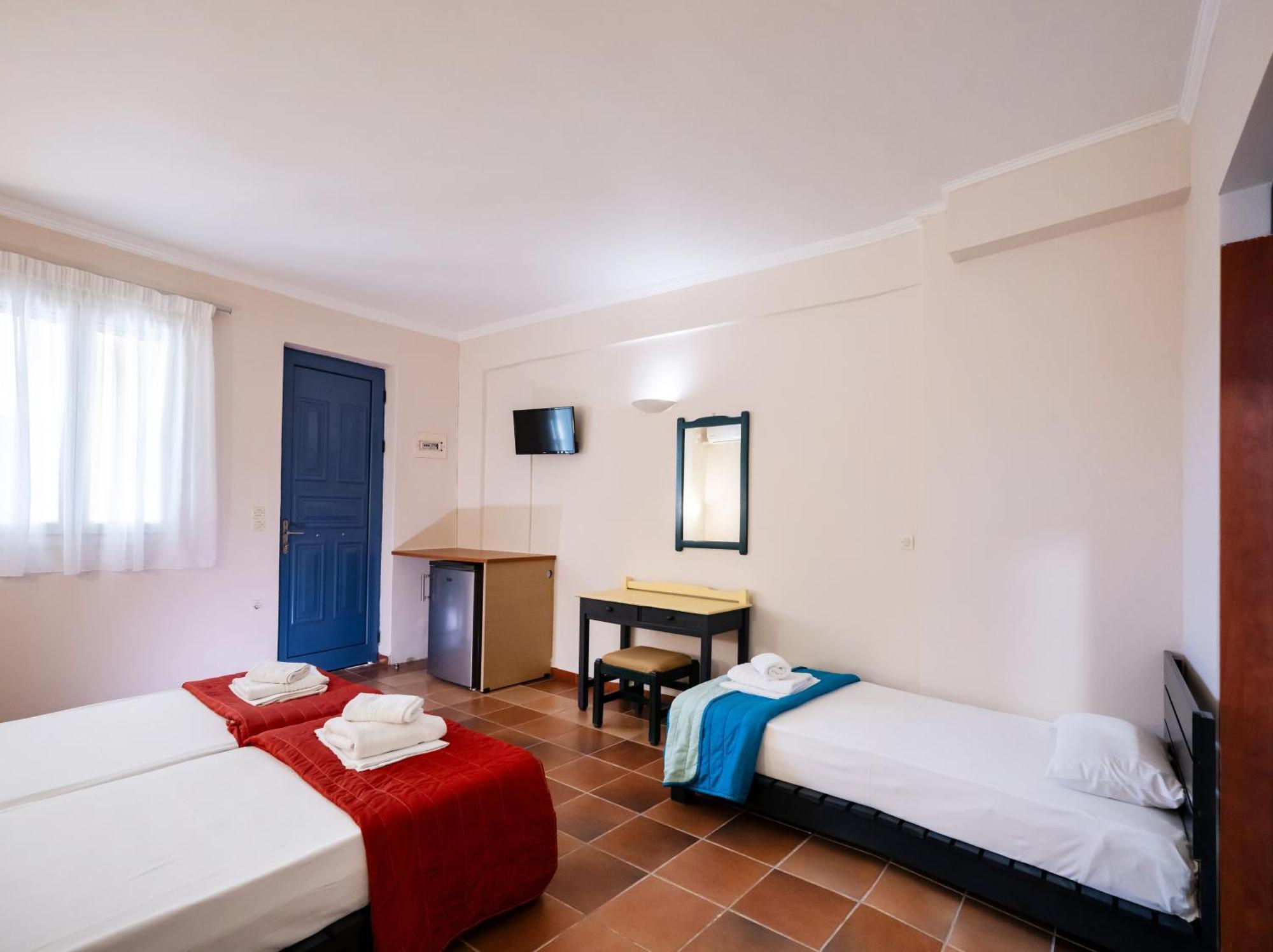 Ionio Hotel Nikiana Exterior photo