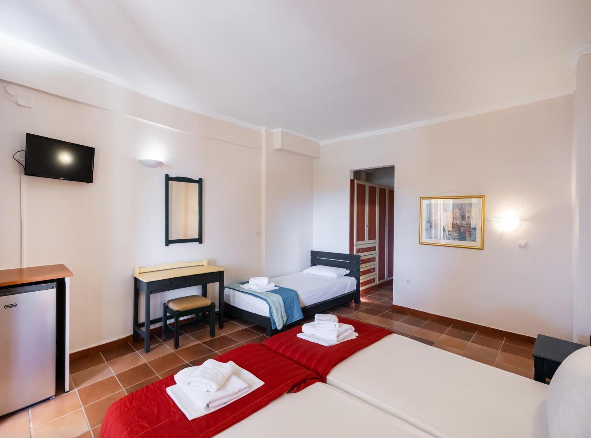 Ionio Hotel Nikiana Exterior photo