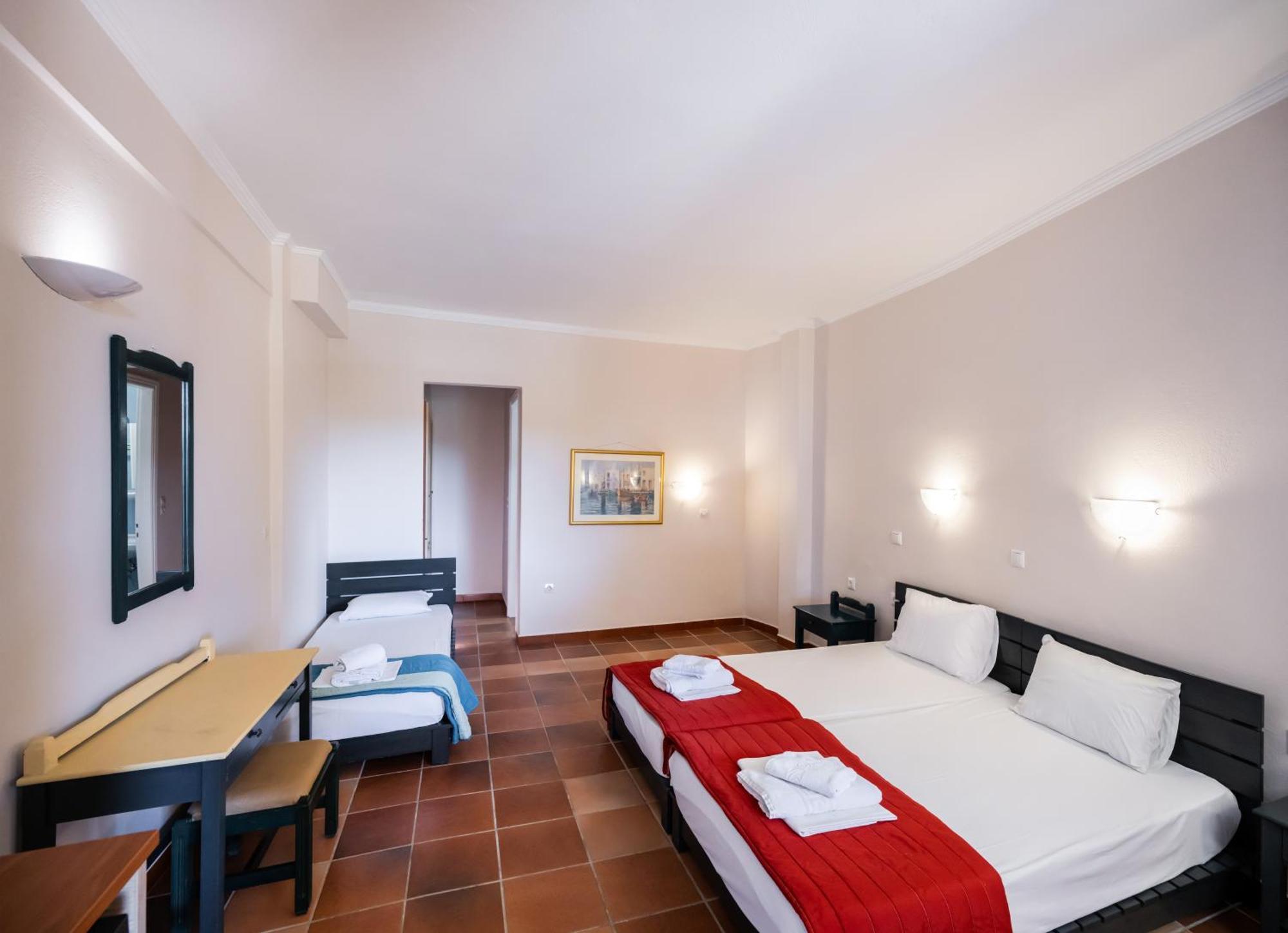 Ionio Hotel Nikiana Exterior photo