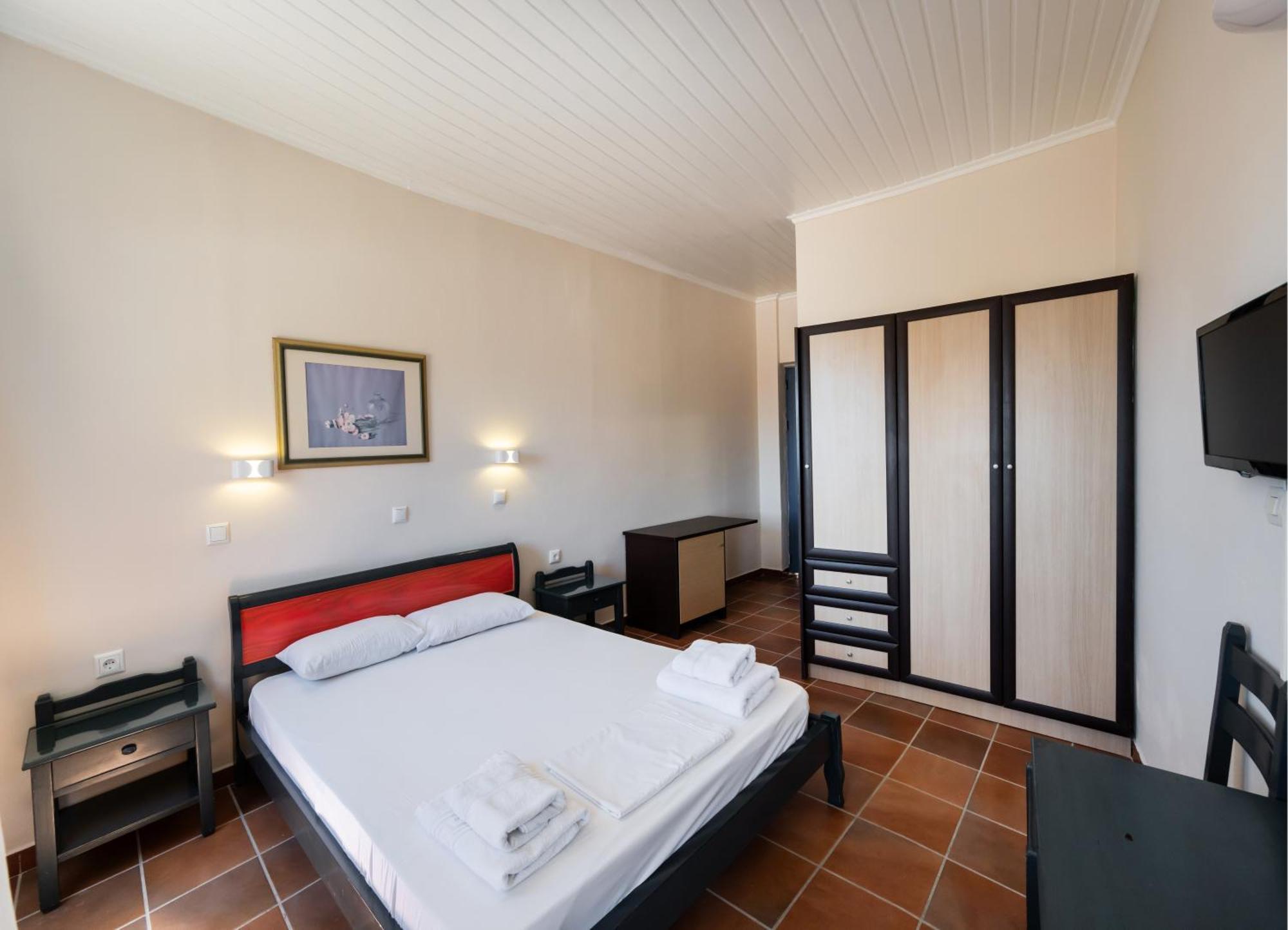 Ionio Hotel Nikiana Exterior photo
