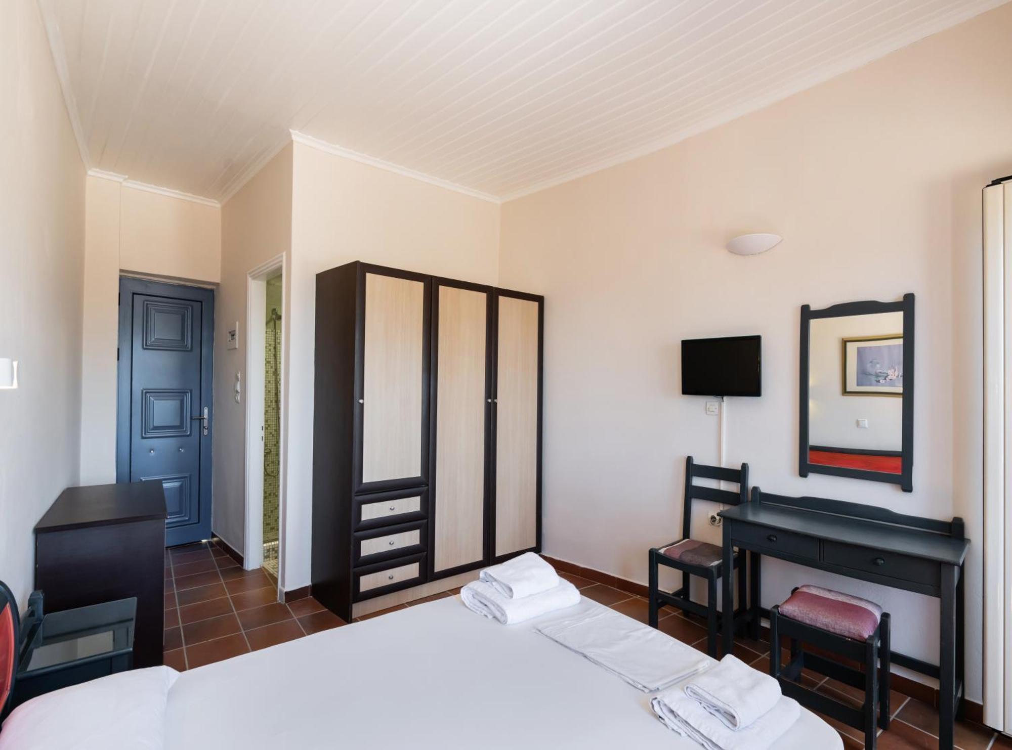 Ionio Hotel Nikiana Exterior photo