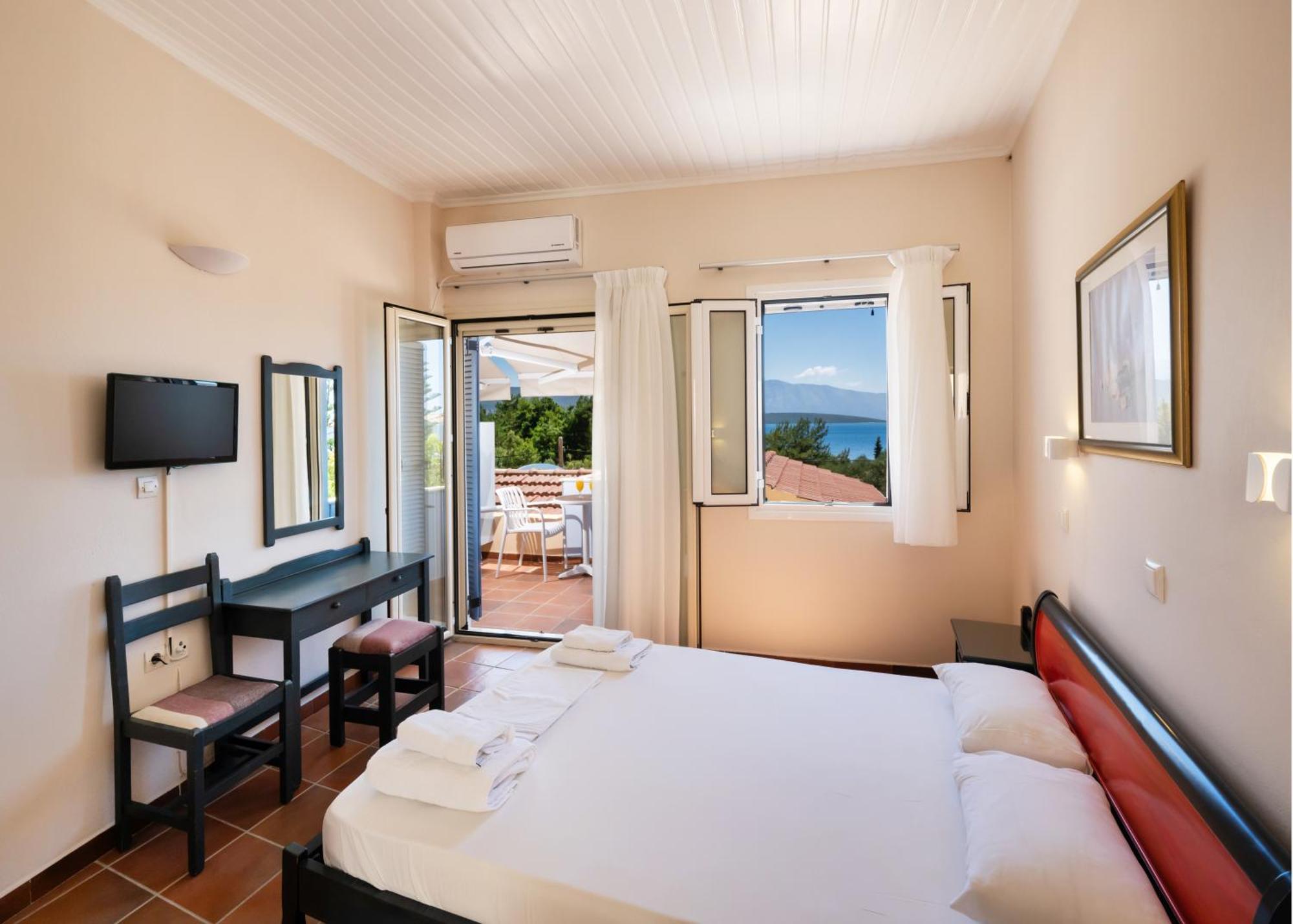 Ionio Hotel Nikiana Exterior photo