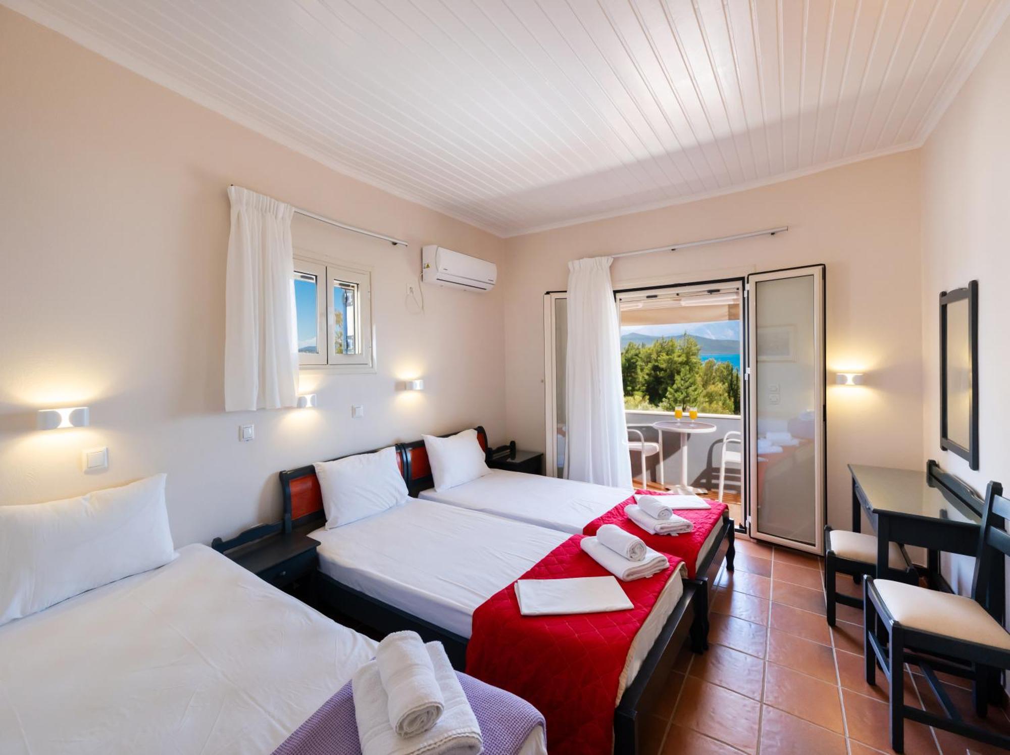 Ionio Hotel Nikiana Exterior photo