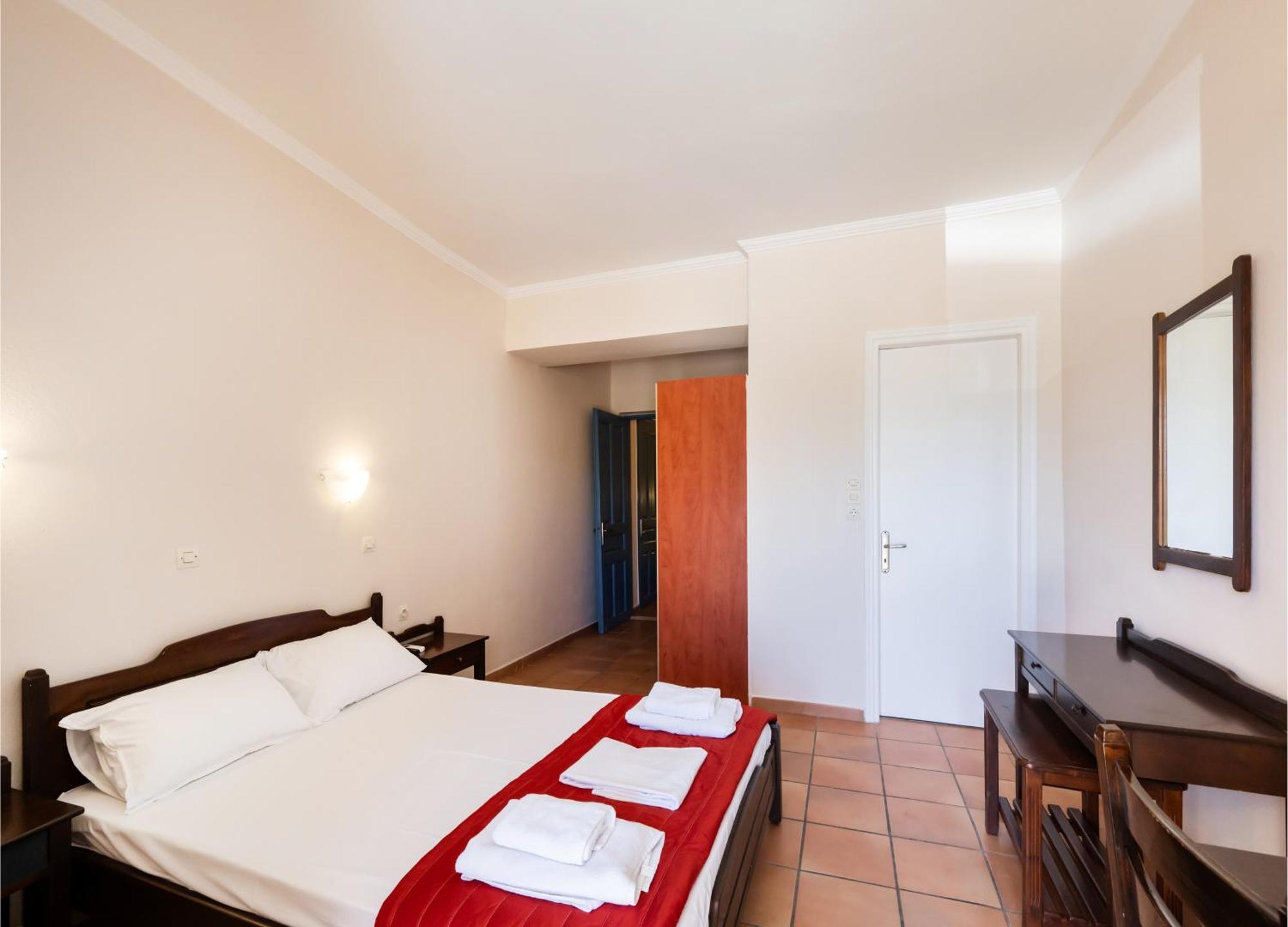 Ionio Hotel Nikiana Exterior photo