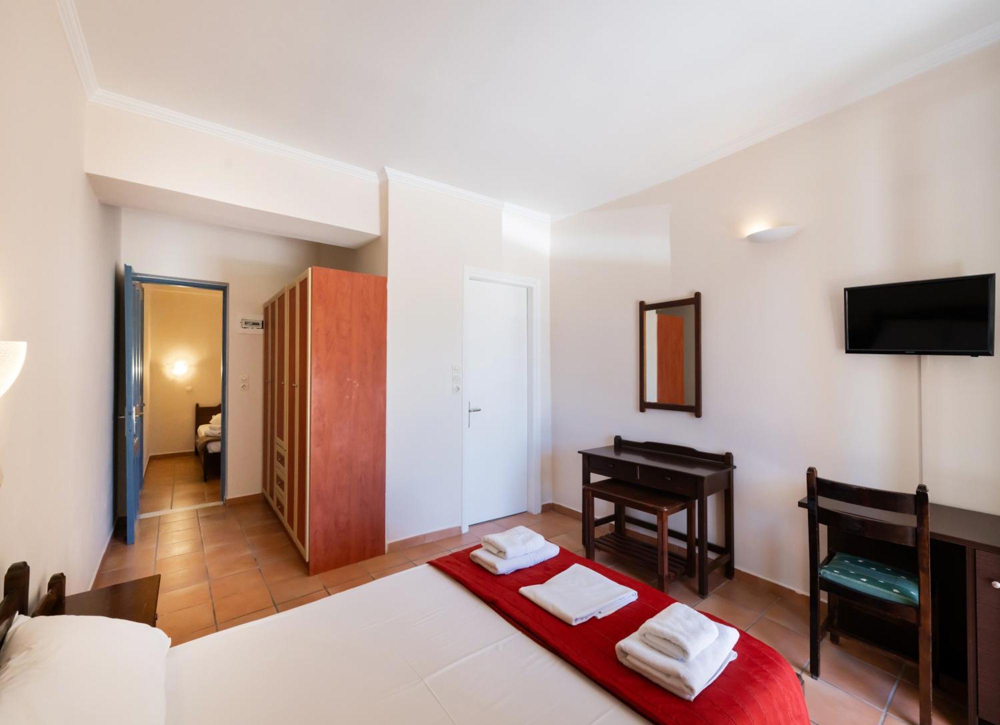 Ionio Hotel Nikiana Exterior photo