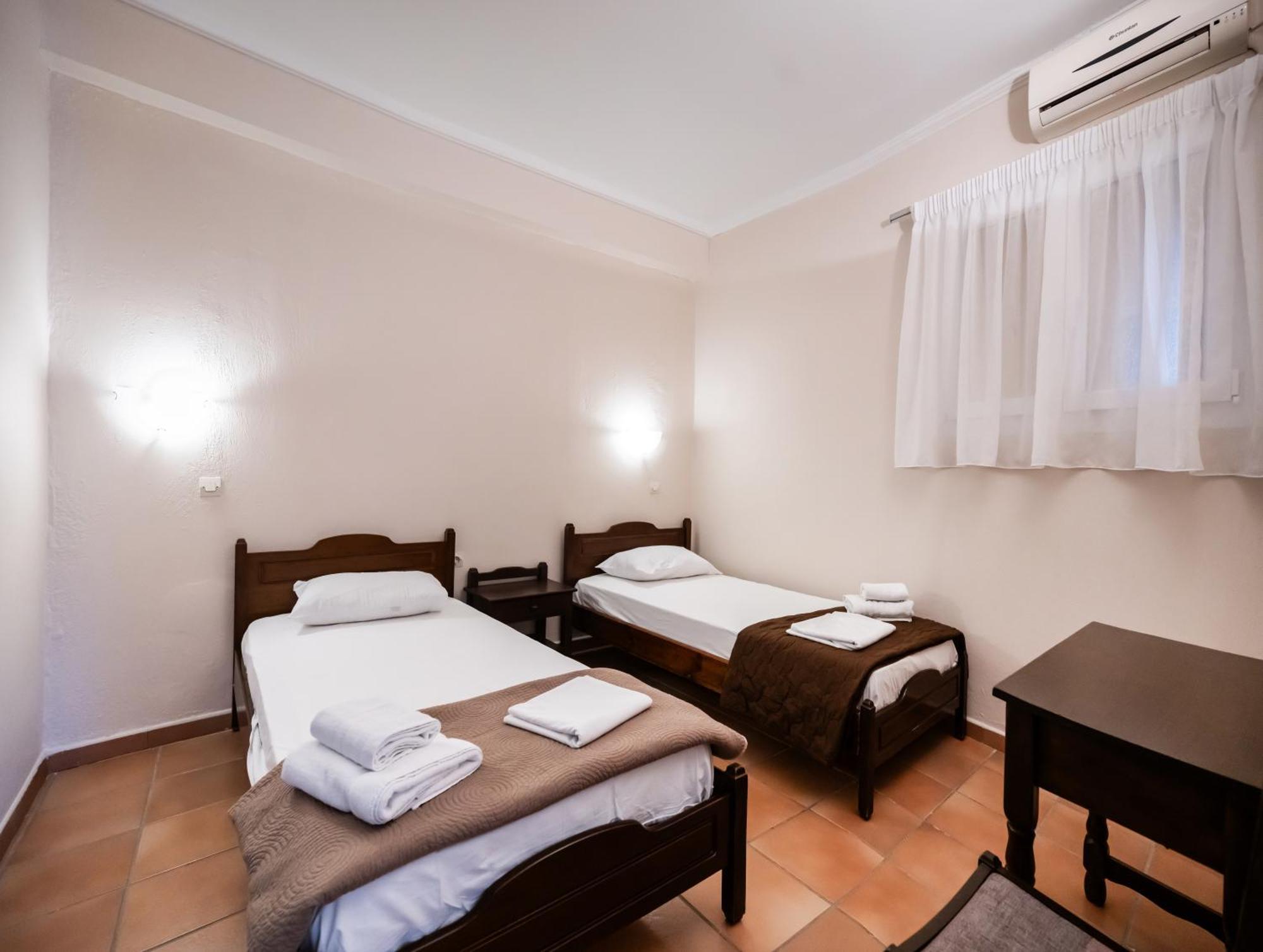 Ionio Hotel Nikiana Exterior photo