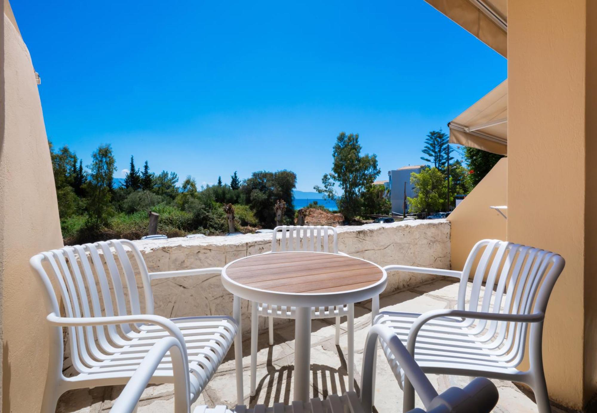 Ionio Hotel Nikiana Exterior photo