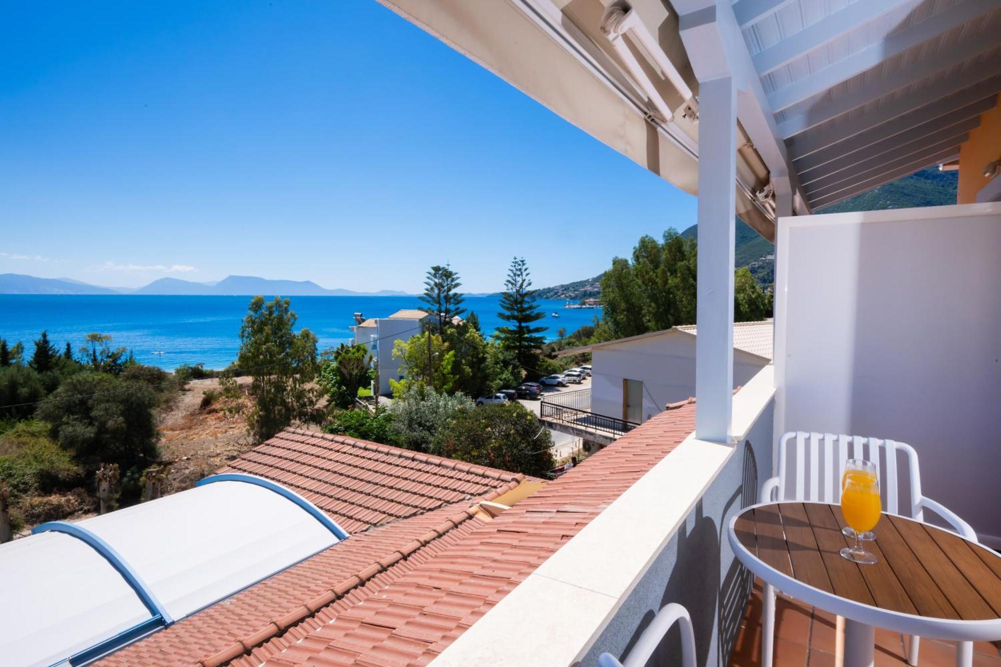 Ionio Hotel Nikiana Exterior photo
