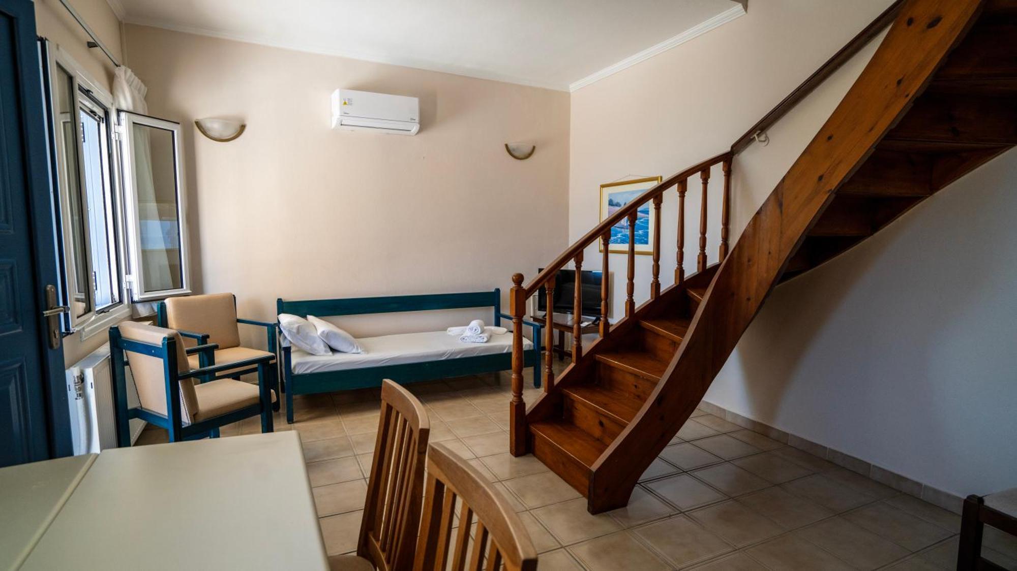 Ionio Hotel Nikiana Exterior photo