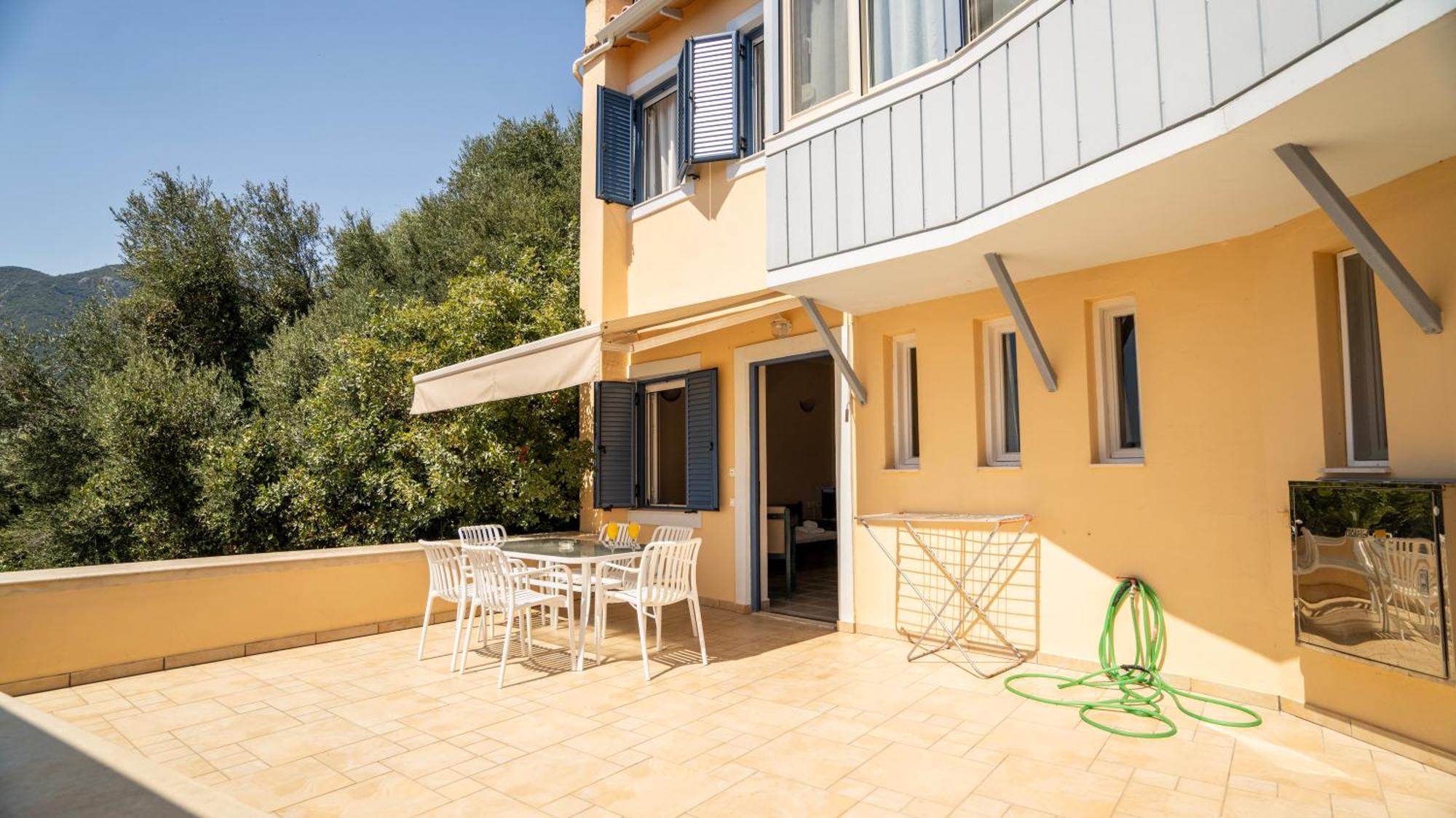 Ionio Hotel Nikiana Exterior photo